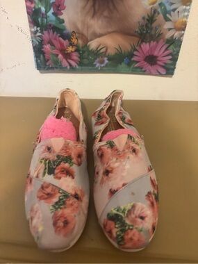 Toms Pink Floral Canvas Slip-Ons